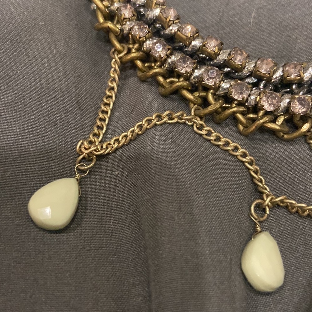 Urban Outfitters choker necklace with light green beads - Picture 2 of 3